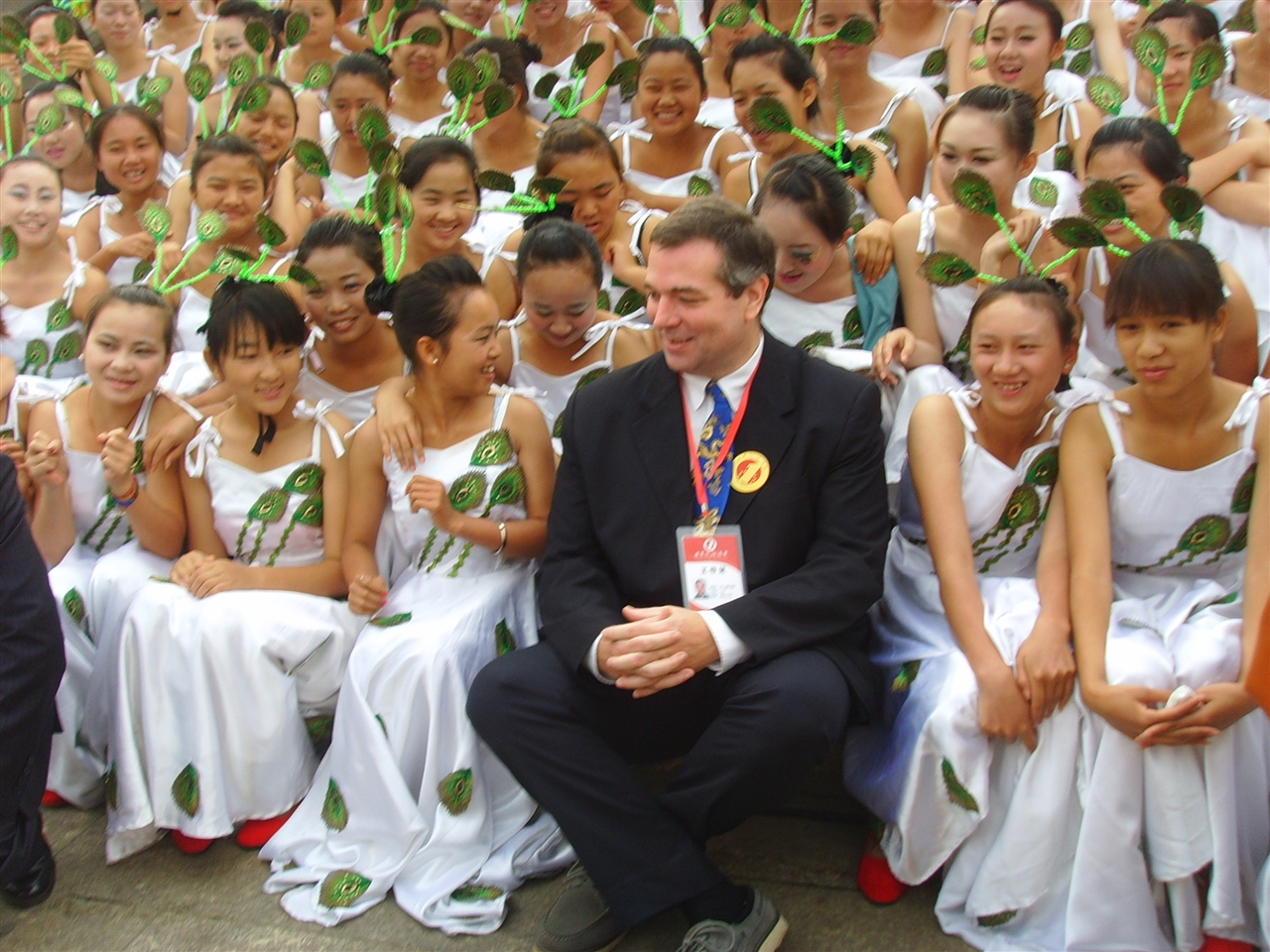世界最大规模的傣族孔雀舞表演——2013年德宏泼水节傣族孔雀舞表演