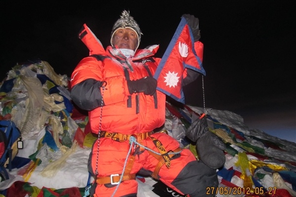 尼泊尔：世界上9天内成功登上珠穆朗玛峰次数最多—— Kame  Sherpa